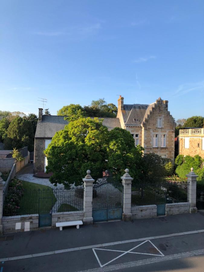 ホテル Le Relais Montois ポントルソン エクステリア 写真